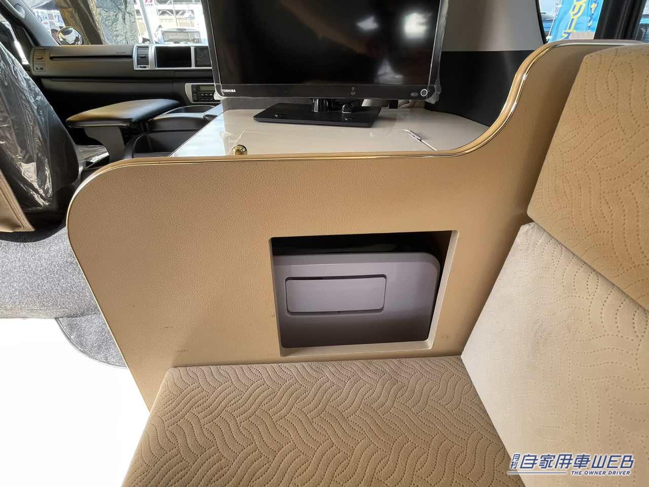 |巨大なボックスシートが快適! トヨタ ハイエースがベースのキャンパー