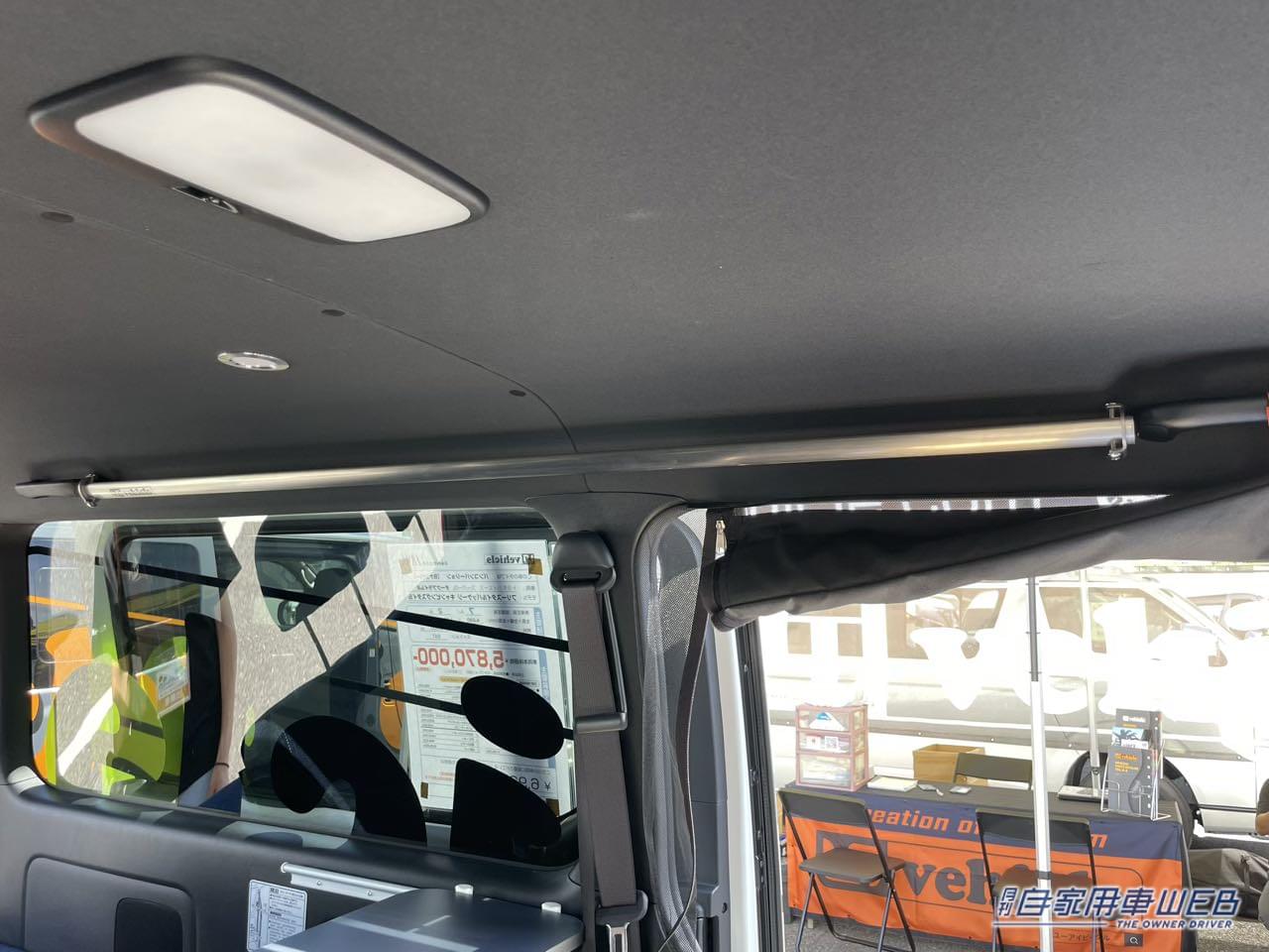 |インディゴブルーのシートが鮮やかに個性を演出! トヨタ ハイエースがベースのキャンパー