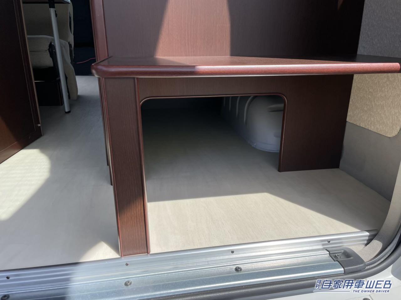 |「まるで家より快適」なキャンピングカー。走るたび、人生がととのう。トイレ・エアコン・常設ベッド “何もしなくていい車中泊” が叶うという贅沢。