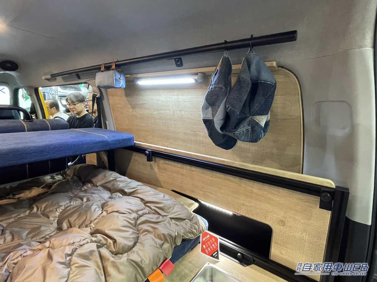 |黄色のボディにデニムのインテリアが個性的! トヨタ ハイエースがベースのキャンパー