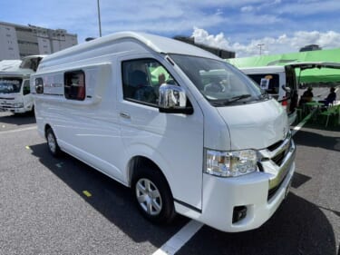 広いフラットスペースとボックス席をレイアウト変更なしで使える! トヨタ ハイエースがベースのキャンパー
