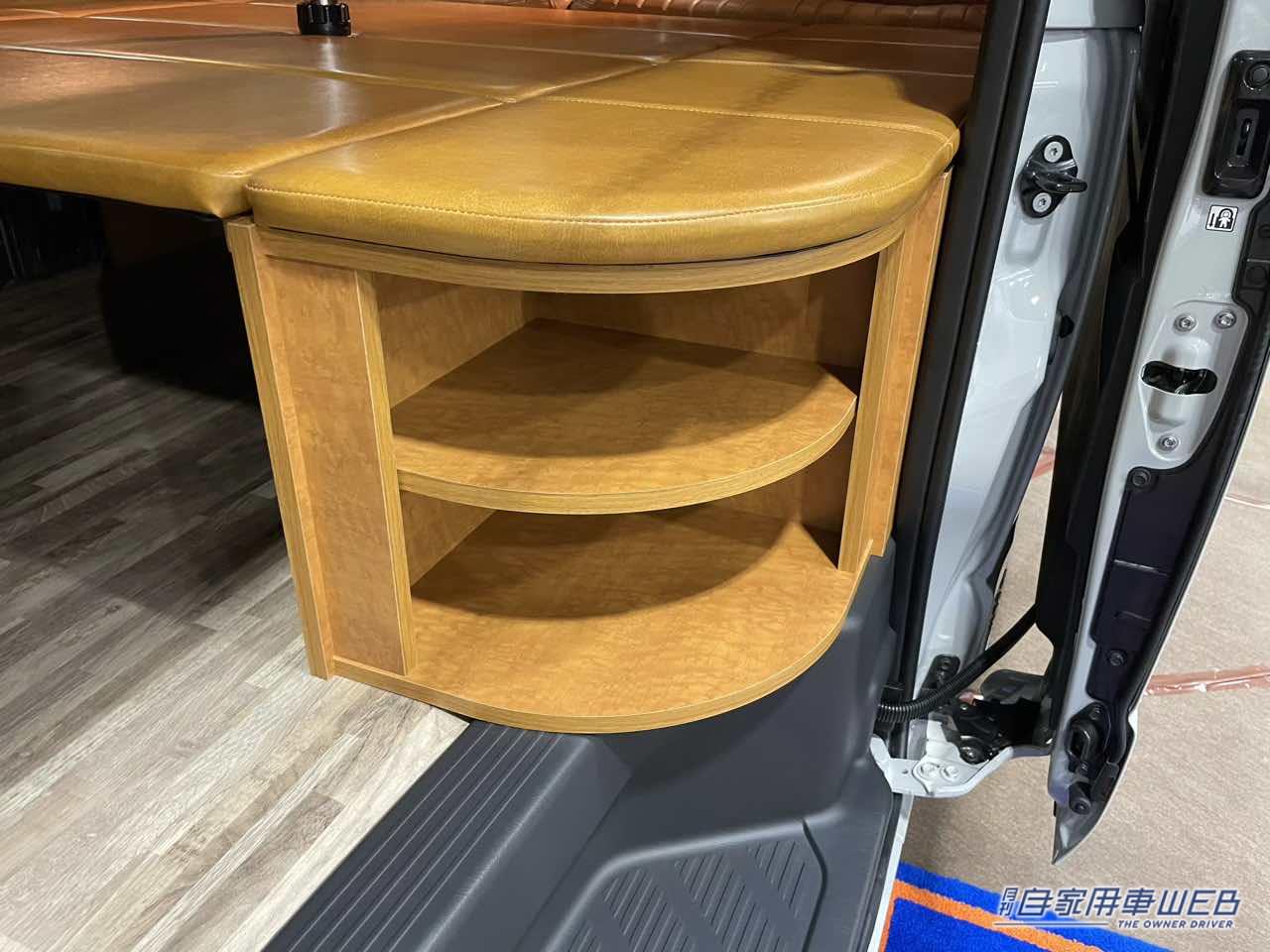 |車の中に座敷!? 足を伸ばしてくつろげるトヨタ ハイエースがベースのキャンパー