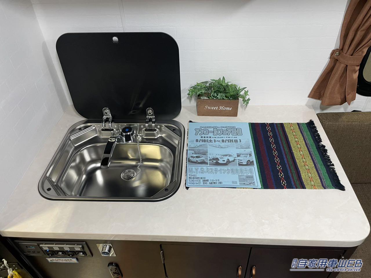 |最高にカッコいい移動式ワンルーム! トヨタ ハイラックスがベースのキャンパー