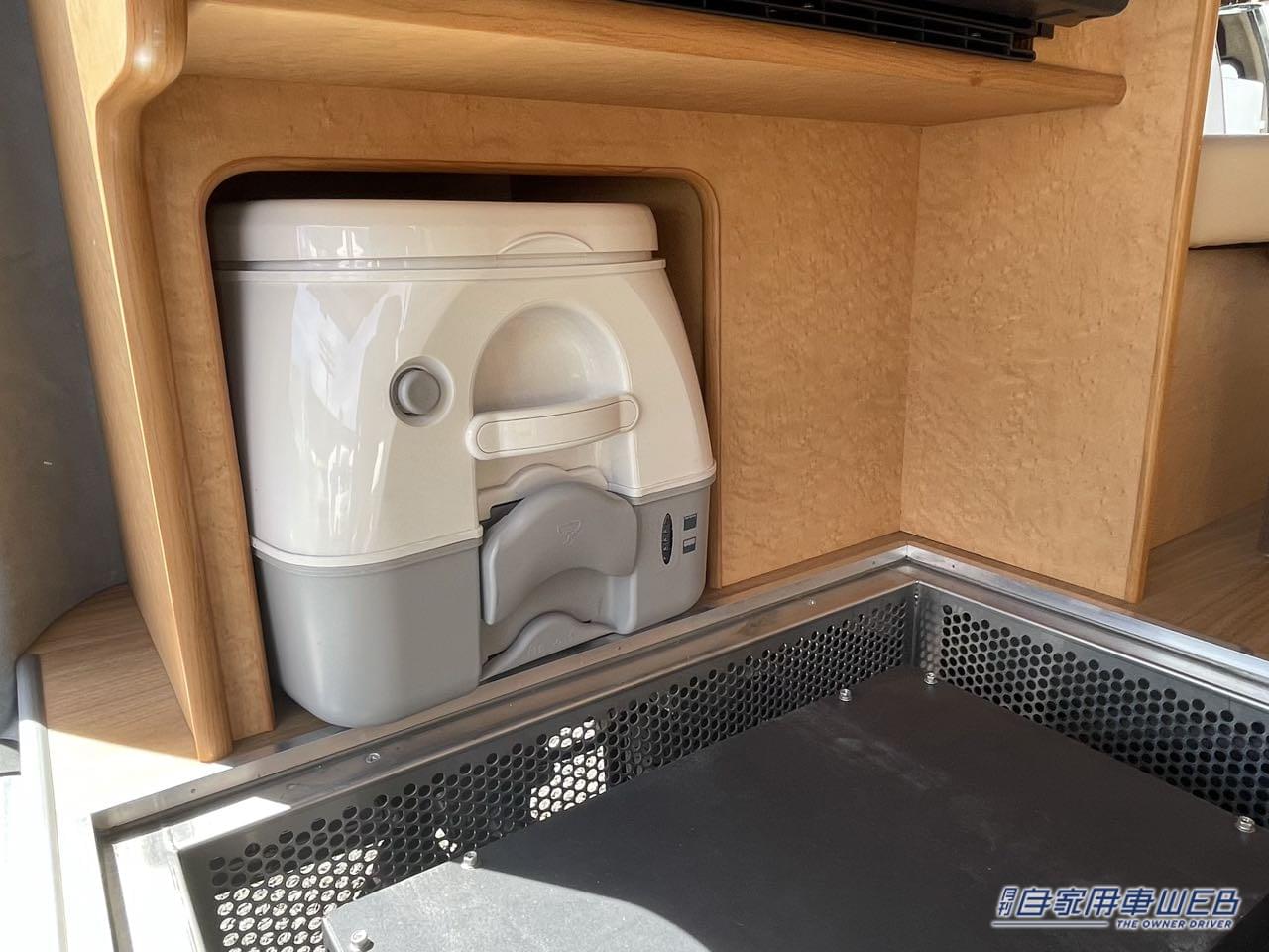 |居住エリアとキッチンがセパレート! トヨタ ハイエースがベースのキャンパー