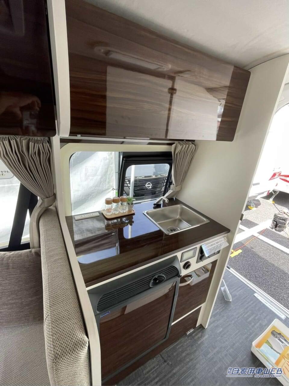 |「本当にトヨタ車か…?」もはやカプセルホテル。普通車なのに中身は本格的なキャンピングカー。