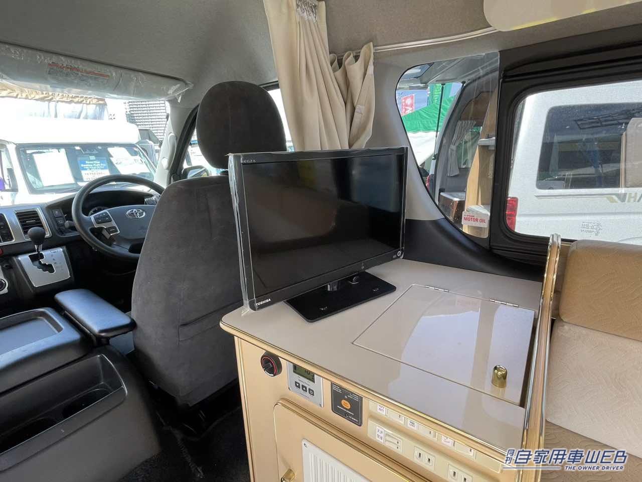 |巨大なボックスシートが快適! トヨタ ハイエースがベースのキャンパー