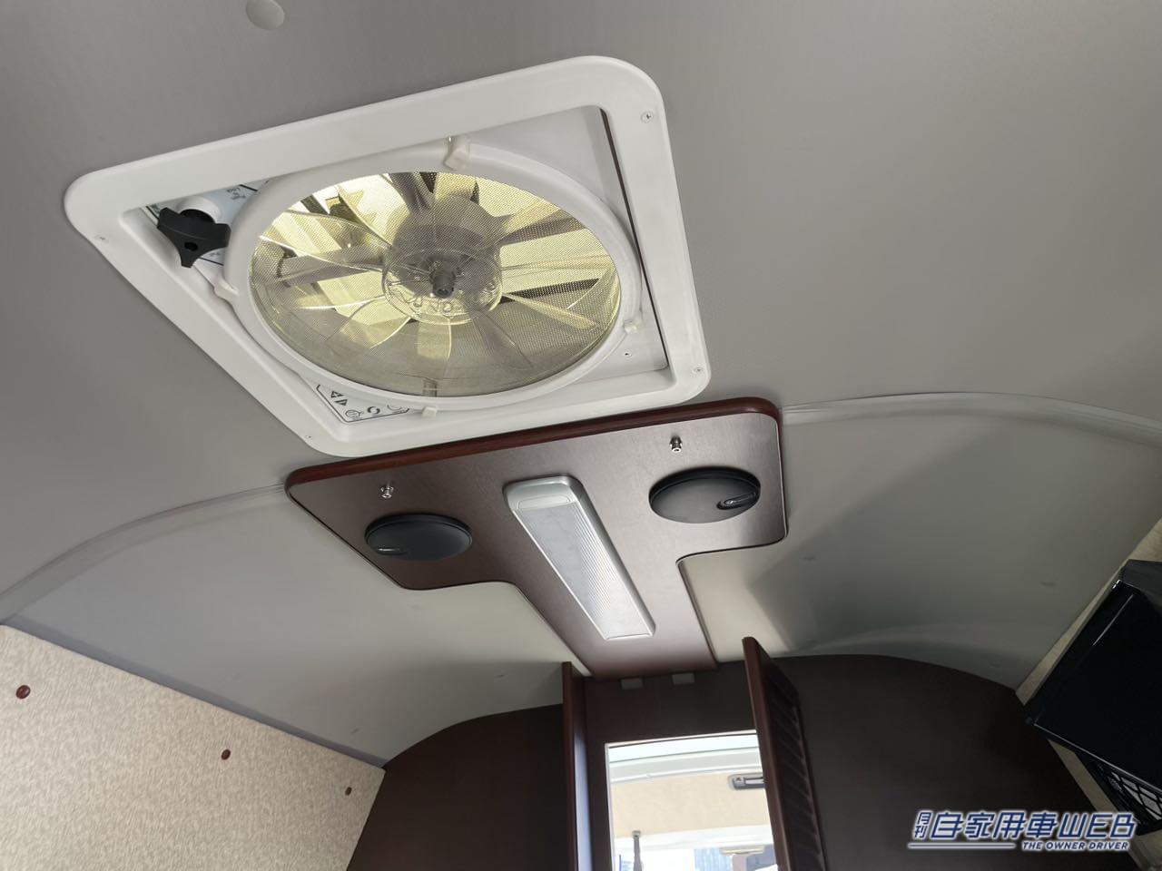 |「まるで家より快適」なキャンピングカー。走るたび、人生がととのう。トイレ・エアコン・常設ベッド “何もしなくていい車中泊” が叶うという贅沢。