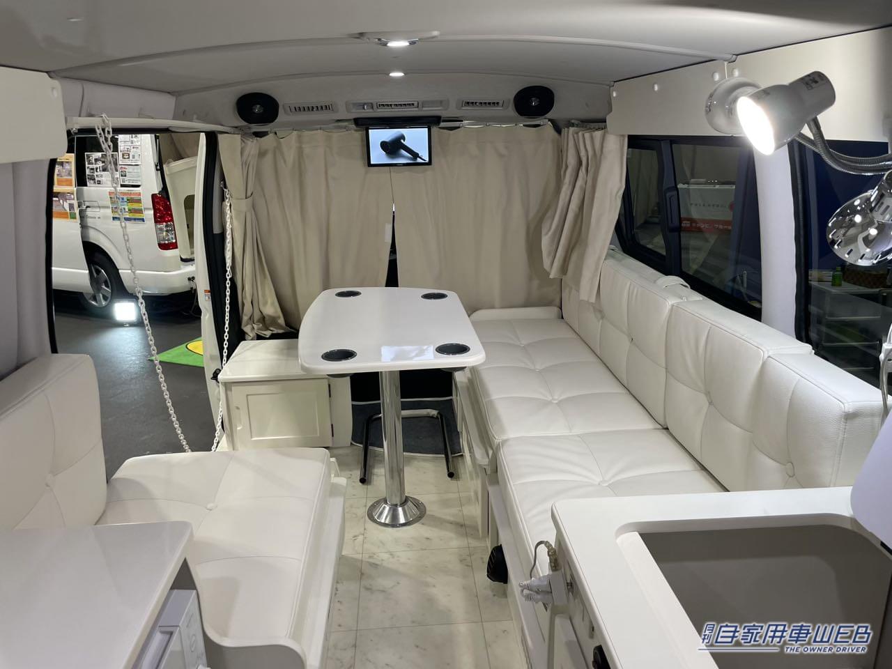 |純白の車内が個性的! トヨタ ハイエースがベースのキャンパー