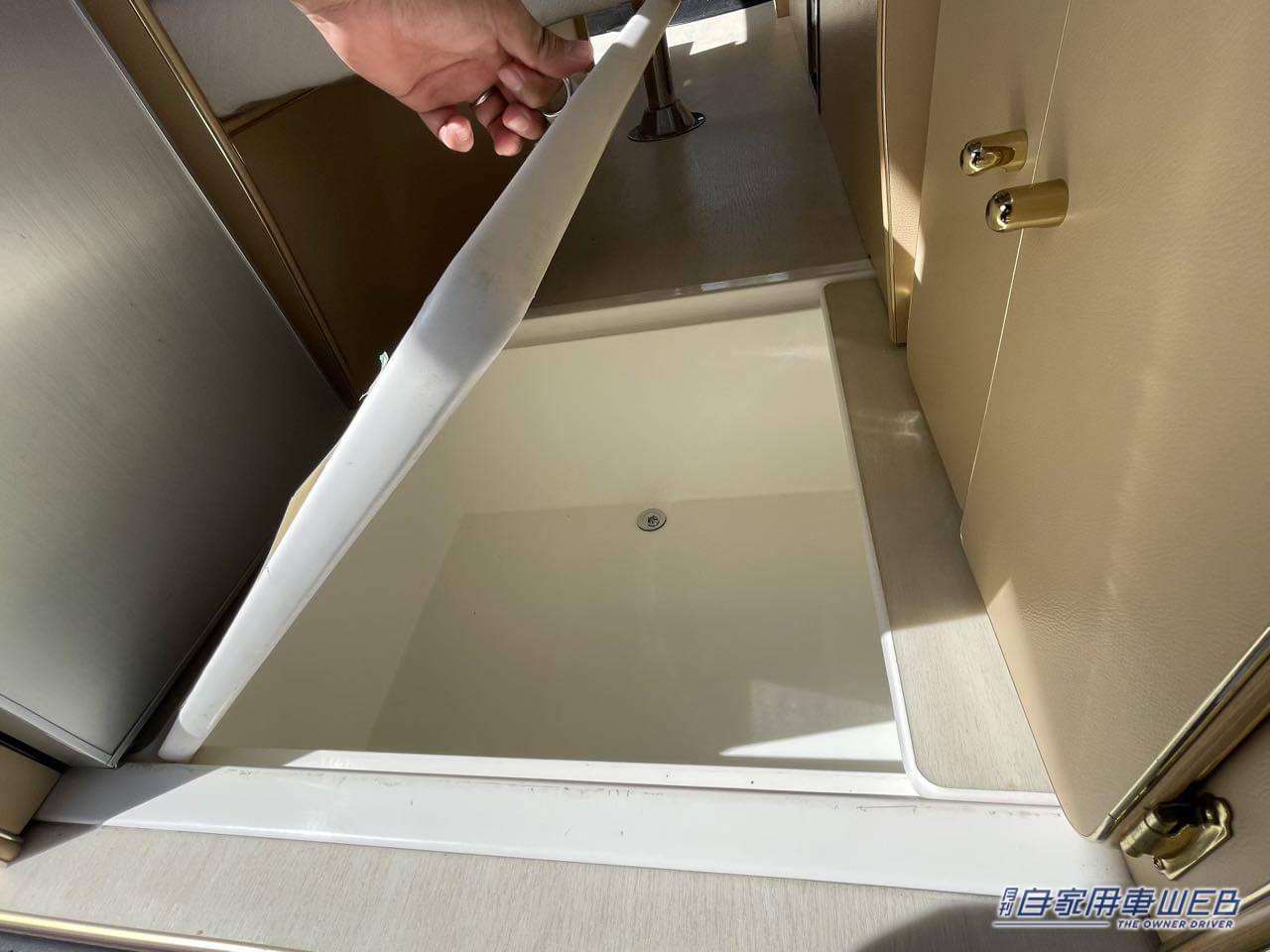 |巨大なボックスシートが快適! トヨタ ハイエースがベースのキャンパー