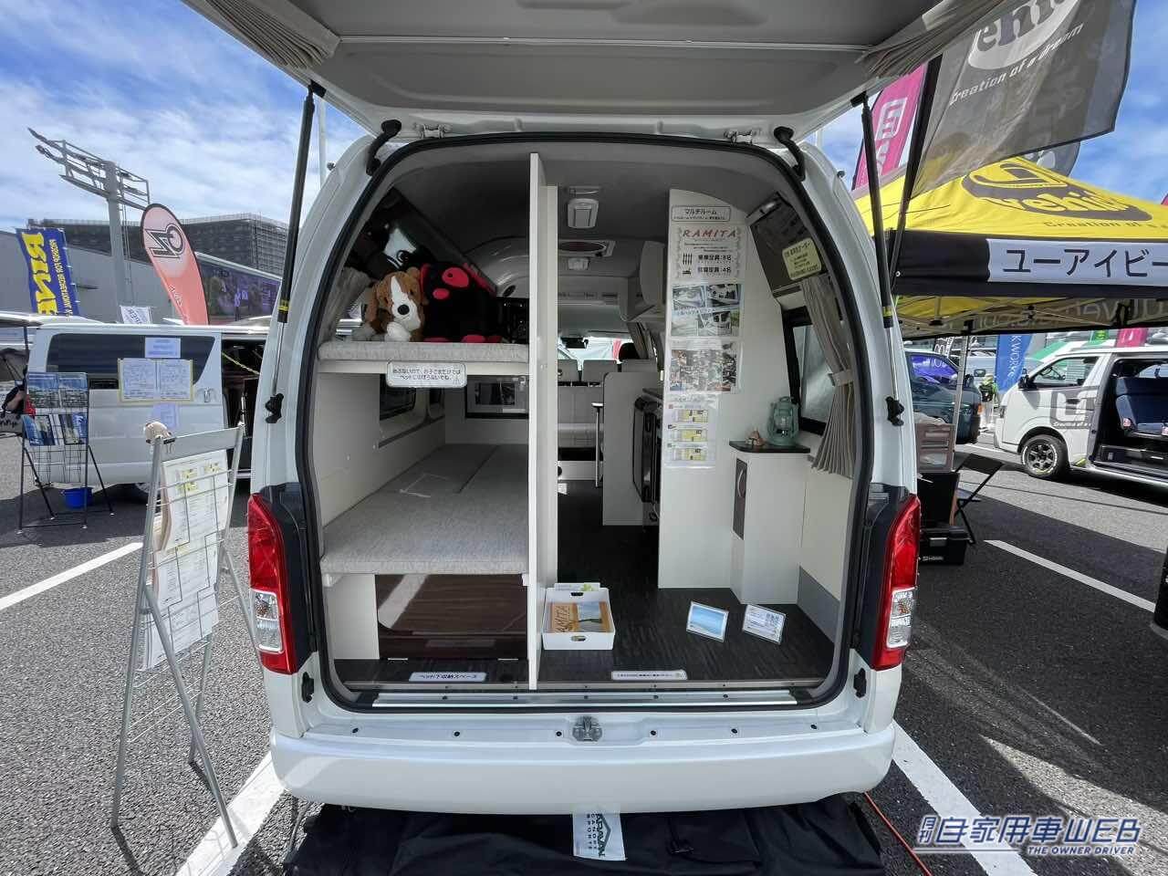 バックドアからみた車内。|「本当にトヨタ車か…?」もはやカプセルホテル。普通車なのに中身は本格的なキャンピングカー。