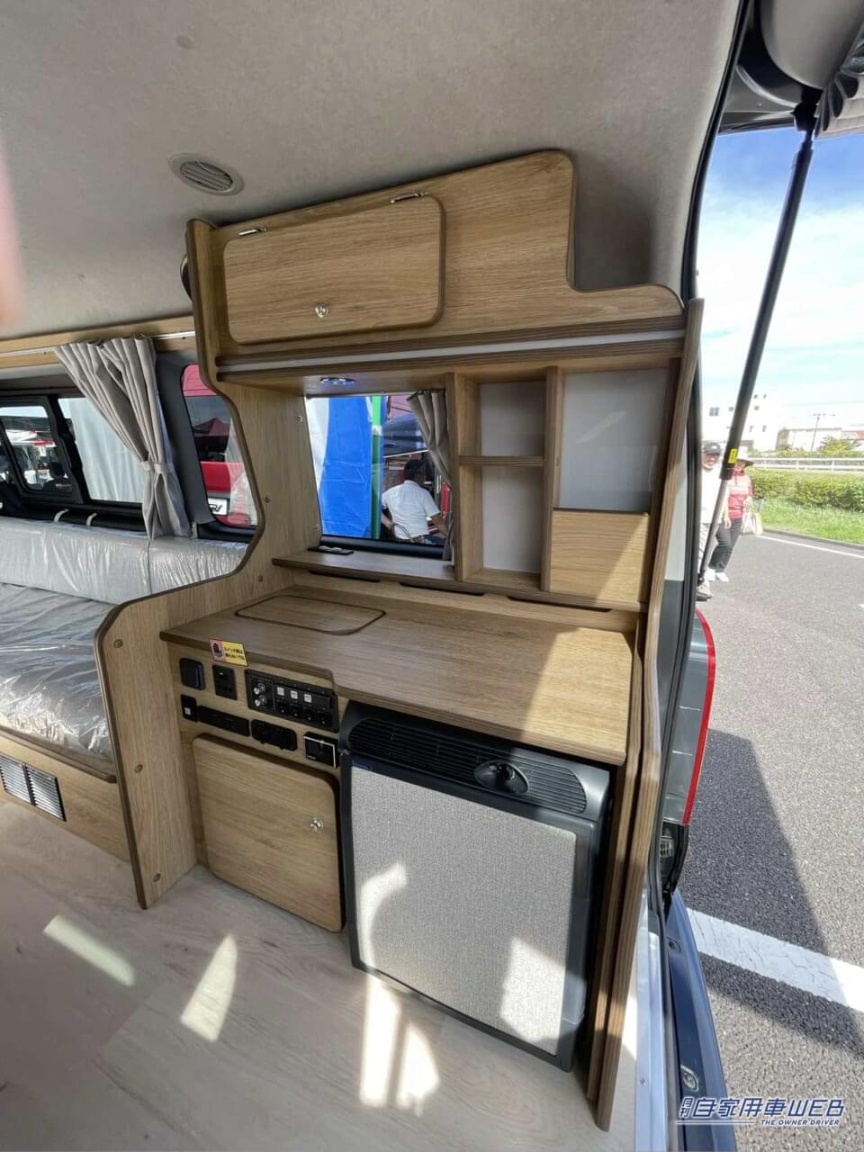 |ボックスシートを広めに確保し、必要装備は後方に! トヨタ ハイエースがベースのキャンパー