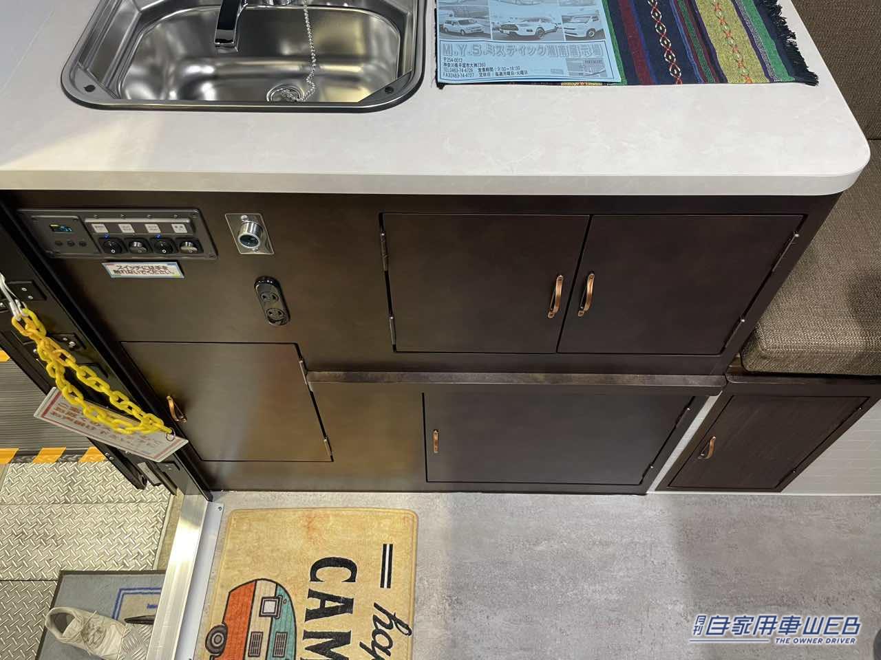 |最高にカッコいい移動式ワンルーム! トヨタ ハイラックスがベースのキャンパー