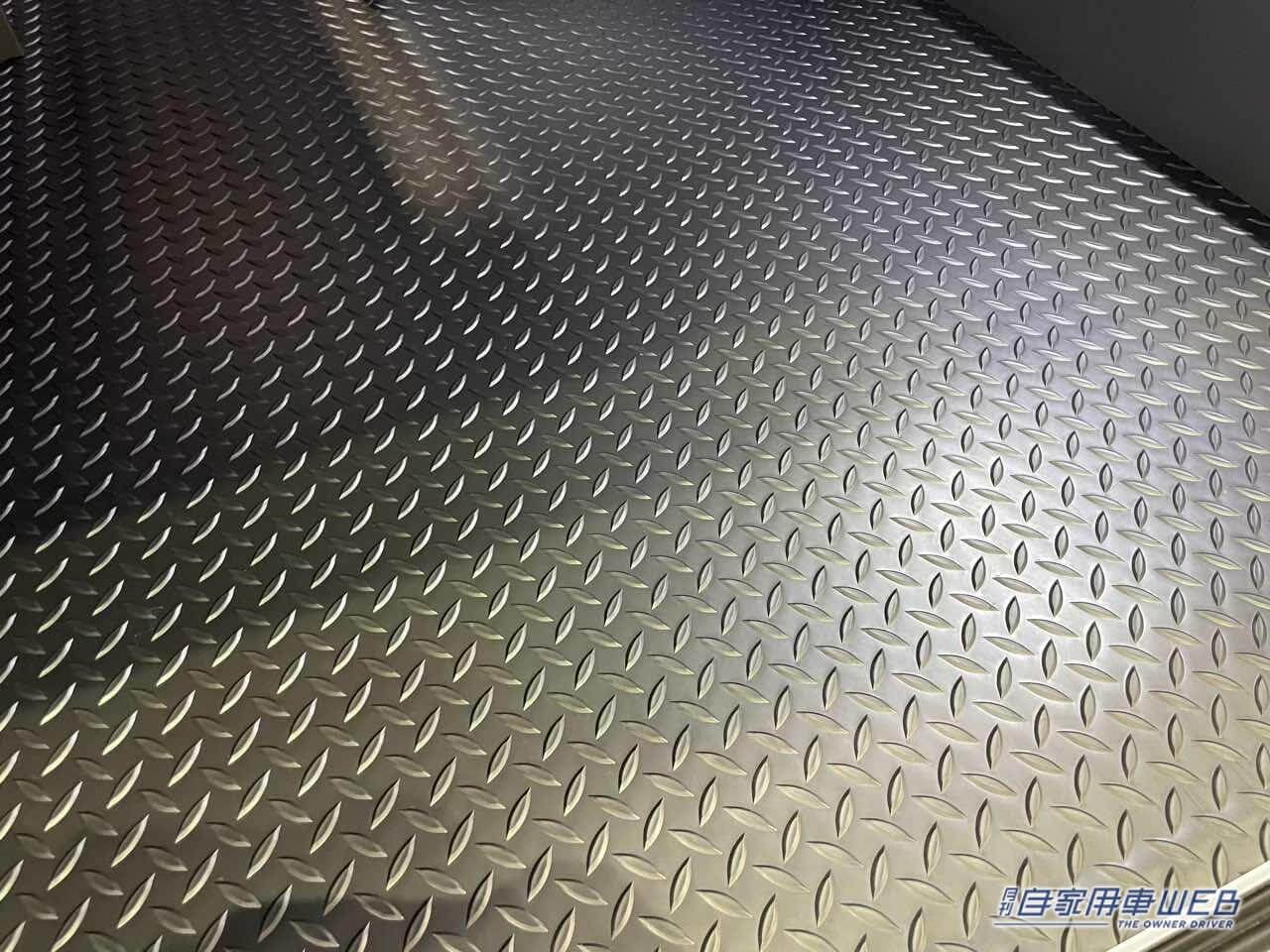 |モダンなインテリアと機能的なベッドが自慢! トヨタ ハイエースがベースのキャンパー