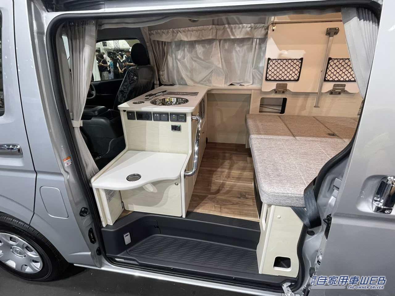 |広いフラットシートが便利で快適! トヨタ ハイエースがベースのキャンパー