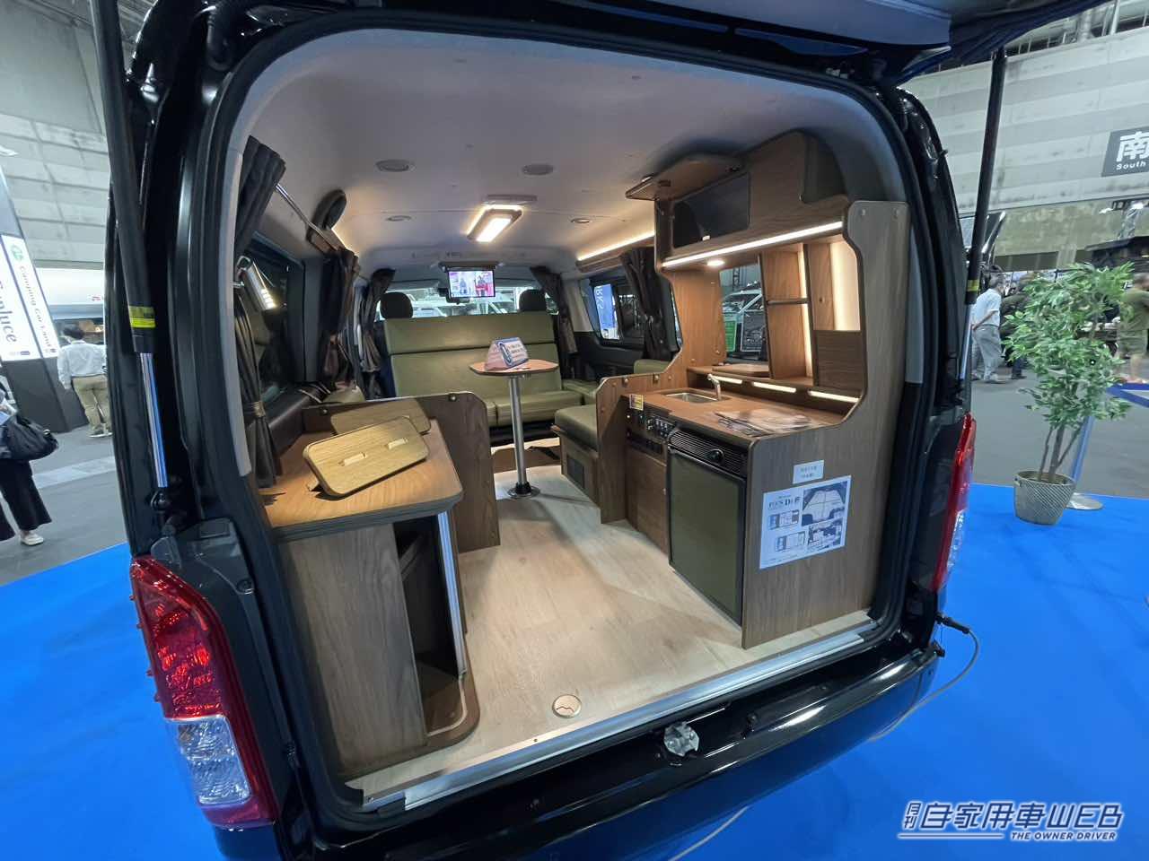 |緑色のシートが美しく個性的! トヨタ ハイエースがベースのキャンパー