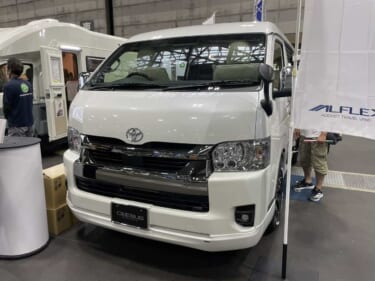 車の中はホテルのベッドルームのよう! トヨタ ハイエースがベースのキャンパー