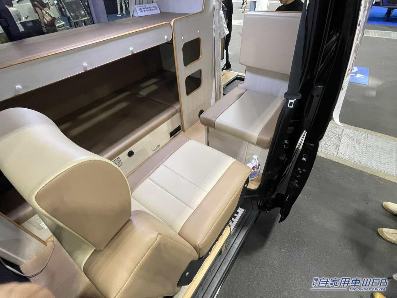 |「トヨタ車の中に入ると」「マジで?もはや小さな家だ…」あまりにも快適すぎて住めちゃう車。キッチン・トイレ・ベッド・電気利用もOK!