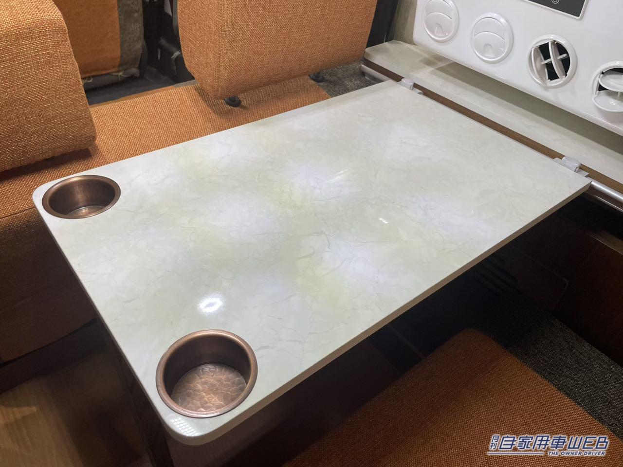 |3列シートで装備もバッチリ! トヨタ タウンエースがベースのキャンパー