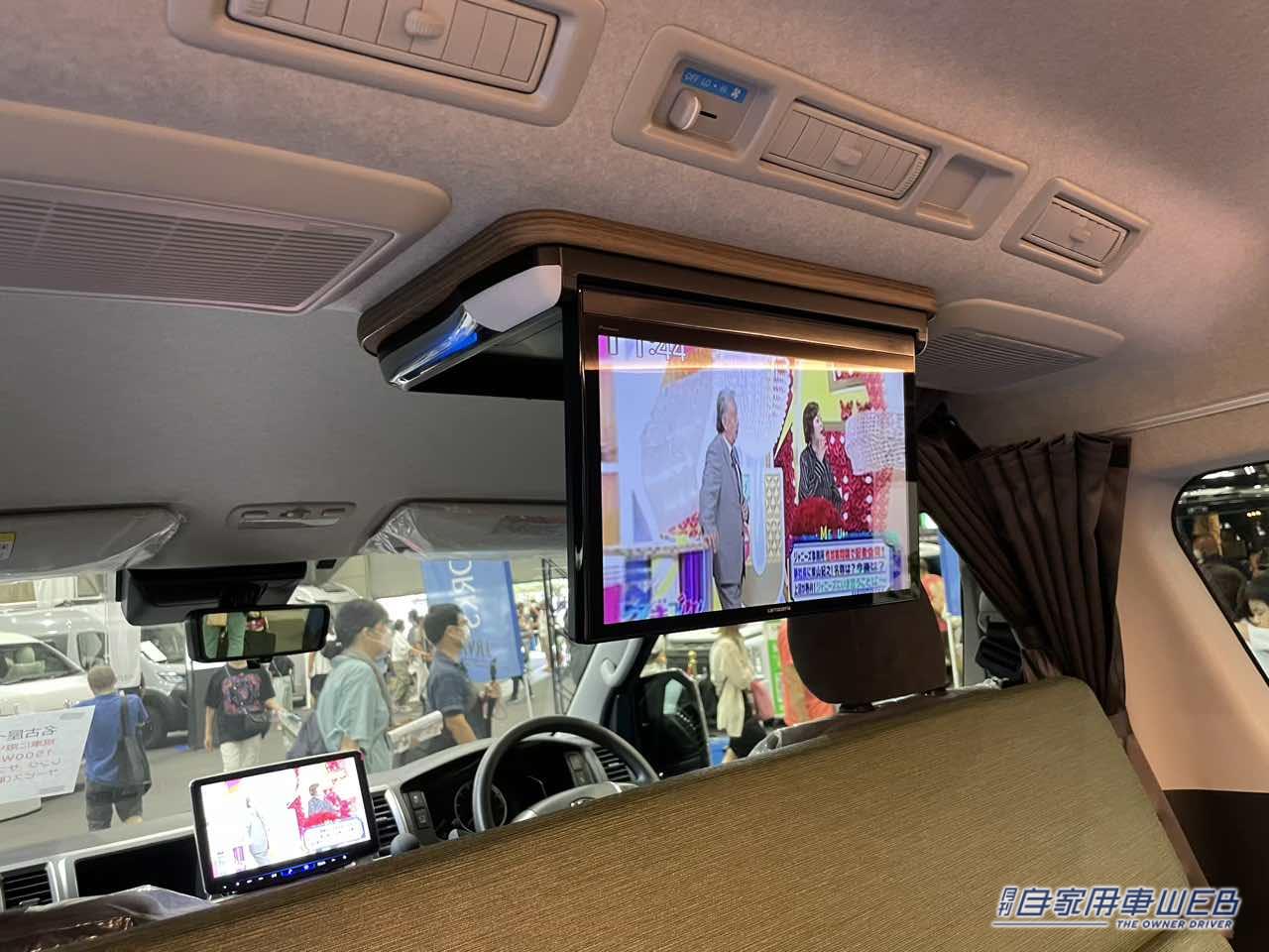 |緑色のシートが美しく個性的! トヨタ ハイエースがベースのキャンパー