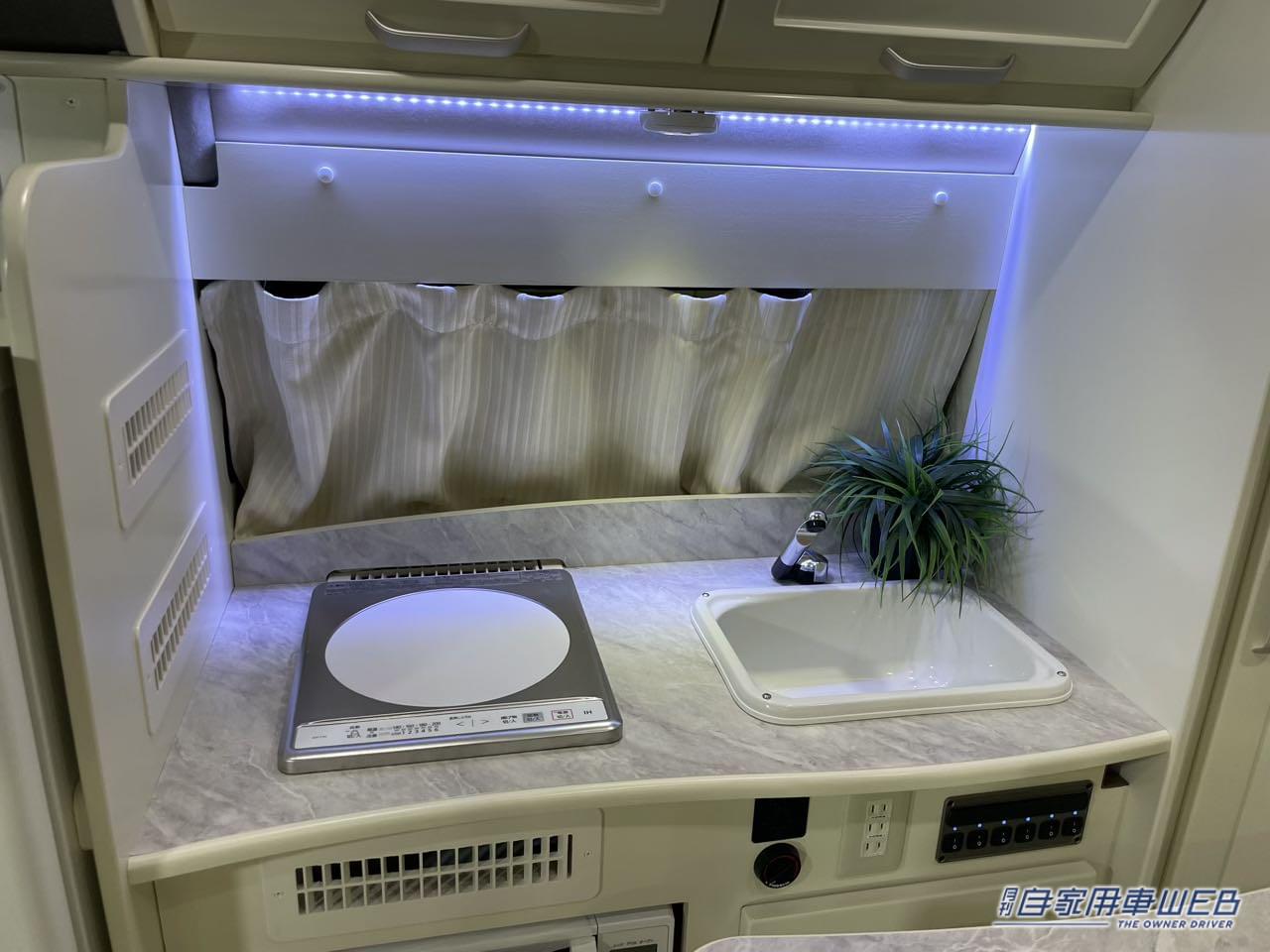 |ホワイト基調でデザイン性の高いインテリアが魅力! トヨタ ハイエースがベースのキャンパー