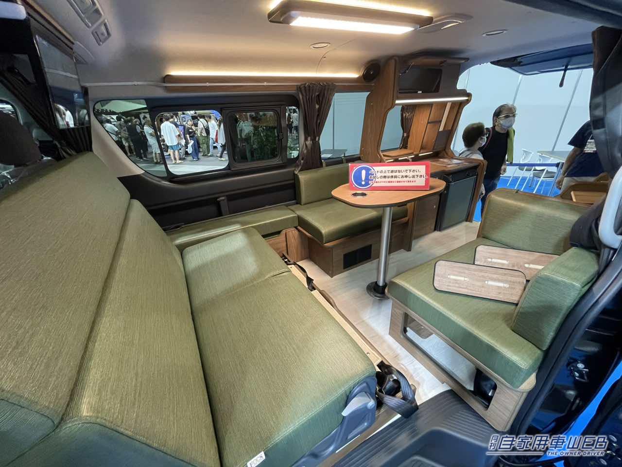|緑色のシートが美しく個性的! トヨタ ハイエースがベースのキャンパー