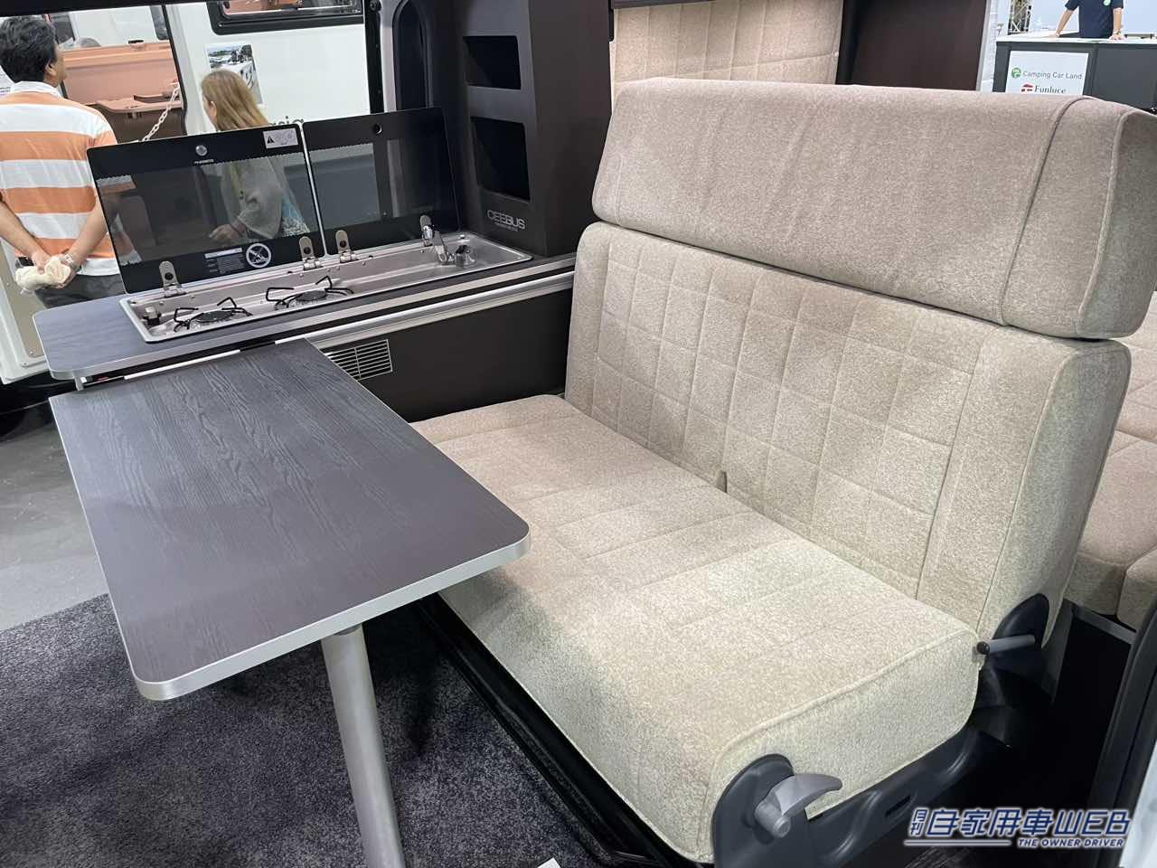 |車の中はホテルのベッドルームのよう! トヨタ ハイエースがベースのキャンパー