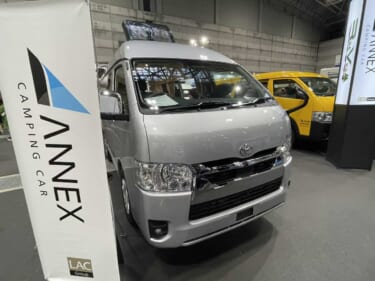 広いフラットシートが便利で快適! トヨタ ハイエースがベースのキャンパー