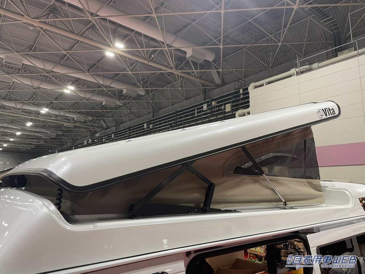 |車内はハイセンスなソファールーム! ダイハツ アトレーがベースの軽キャンパー