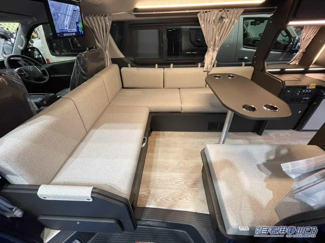 |L字のシートが大きく快適! フラットへの変更も簡単! トヨタ ハイエースがベースのキャンパー