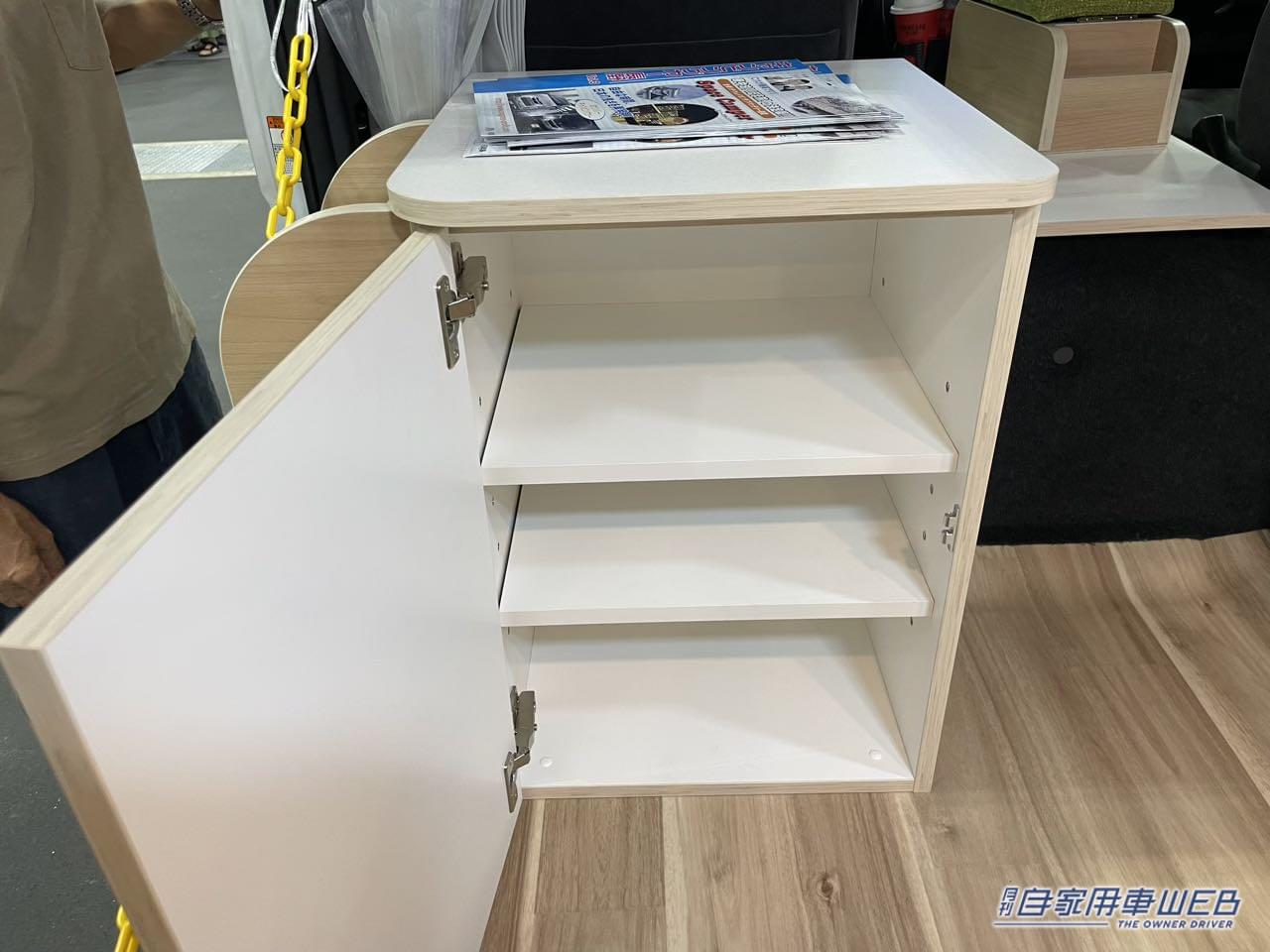 |ポップなカラーの大きめボックスシートが特徴的! トヨタ ハイエースがベースのキャンパー