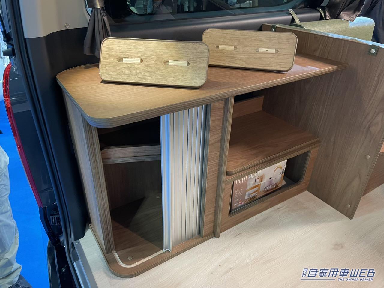 |緑色のシートが美しく個性的! トヨタ ハイエースがベースのキャンパー