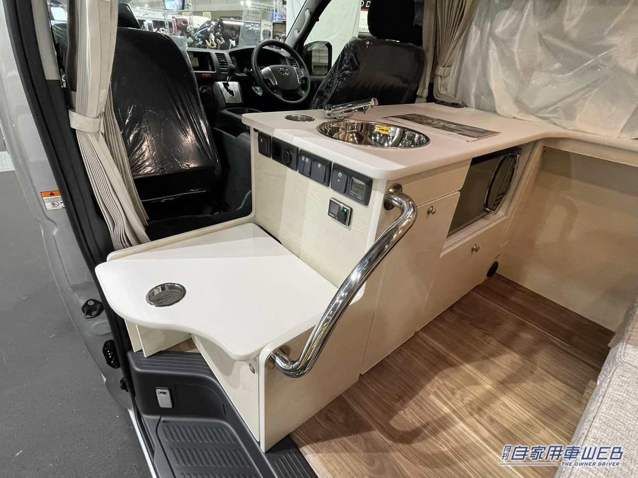 |広いフラットシートが便利で快適! トヨタ ハイエースがベースのキャンパー