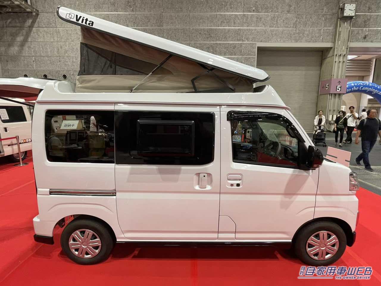 |車内はハイセンスなソファールーム! ダイハツ アトレーがベースの軽キャンパー