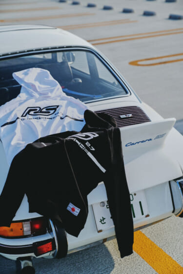 ポルシェ911カレラRS2.7の50周年を記念して、日本限定デザインのフーディを発売