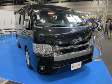 緑色のシートが美しく個性的！　トヨタ ハイエースがベースのキャンパー