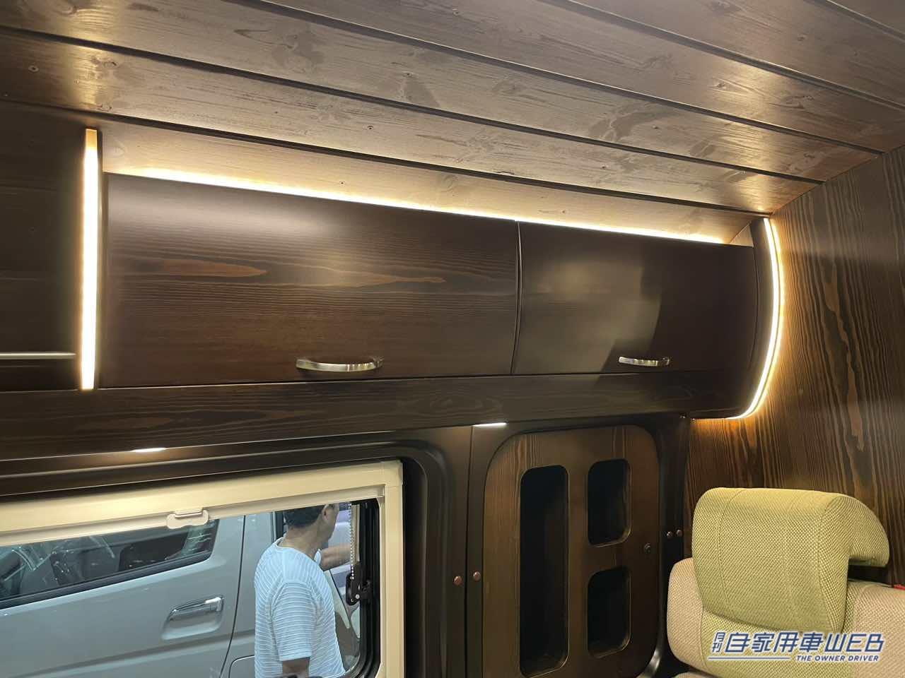 |間接照明も取り入れた、明るく落ち着きある車内が美しい! トヨタ ハイエースがベースのキャンパー