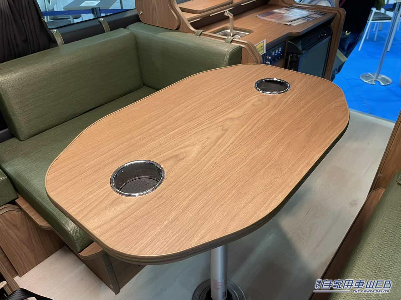 |緑色のシートが美しく個性的! トヨタ ハイエースがベースのキャンパー