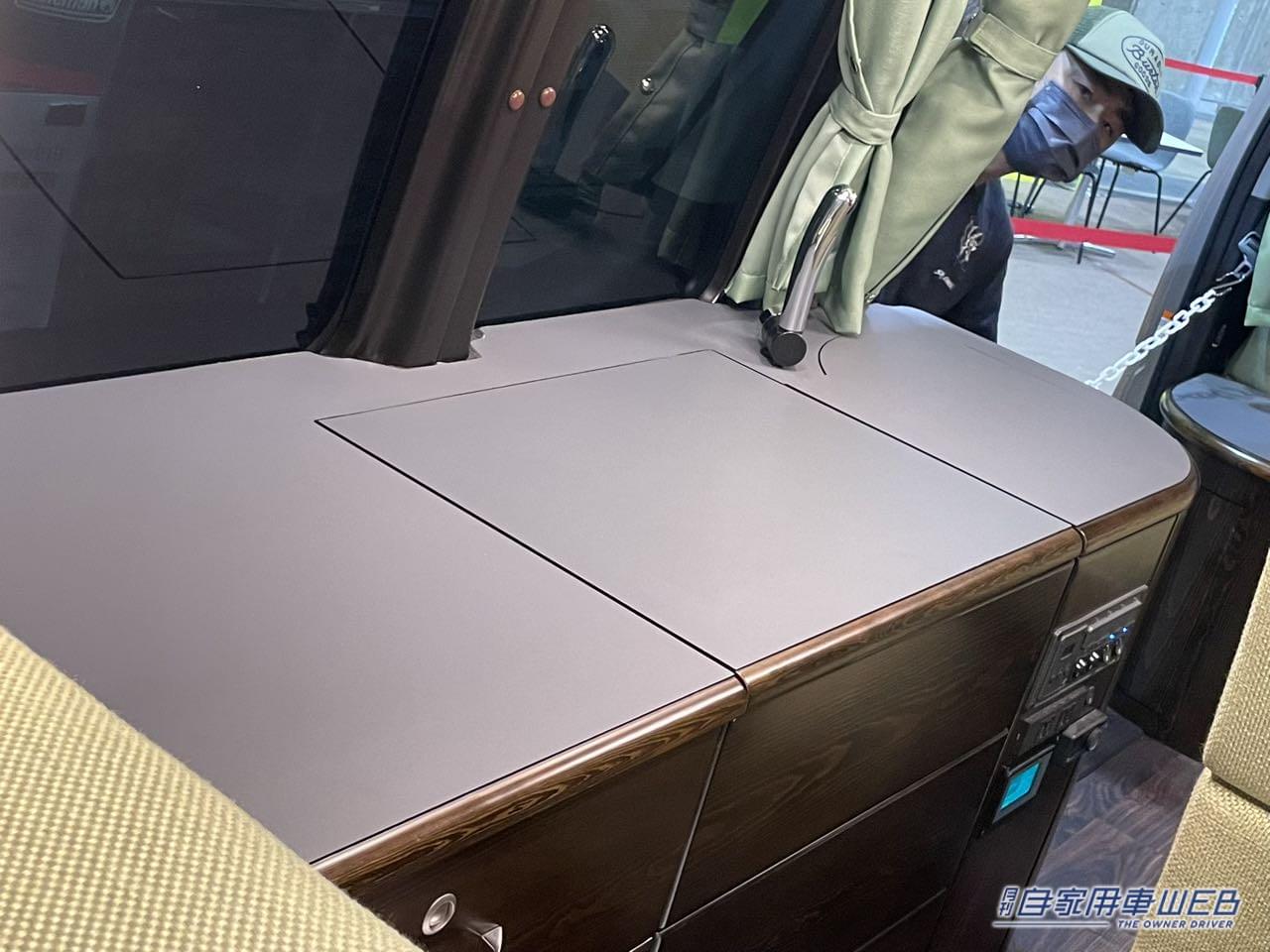 |間接照明も取り入れた、明るく落ち着きある車内が美しい! トヨタ ハイエースがベースのキャンパー