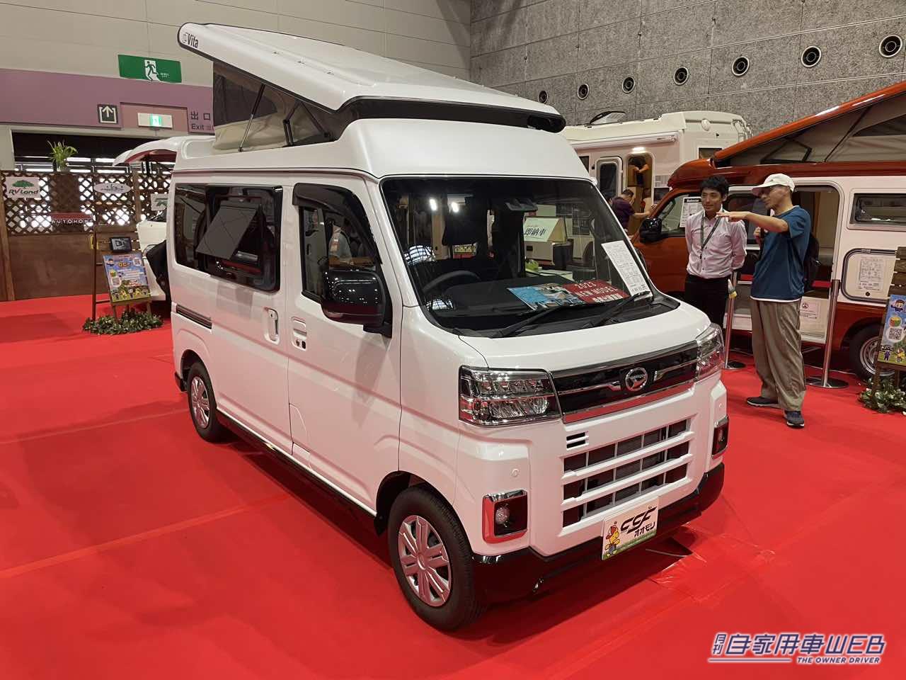 |車内はハイセンスなソファールーム! ダイハツ アトレーがベースの軽キャンパー