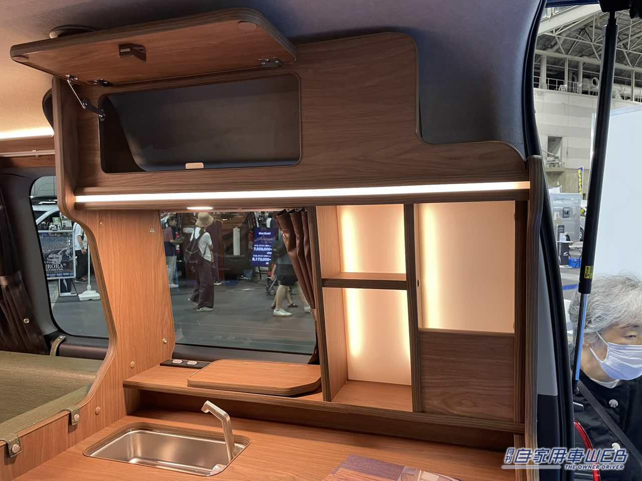 |緑色のシートが美しく個性的! トヨタ ハイエースがベースのキャンパー