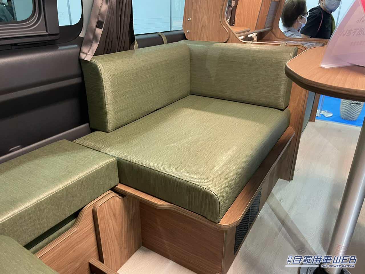 |緑色のシートが美しく個性的! トヨタ ハイエースがベースのキャンパー