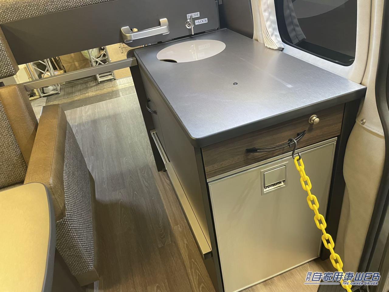 |スライド式の2段ベッドが超便利! トヨタ ハイエースがベースのキャンパー