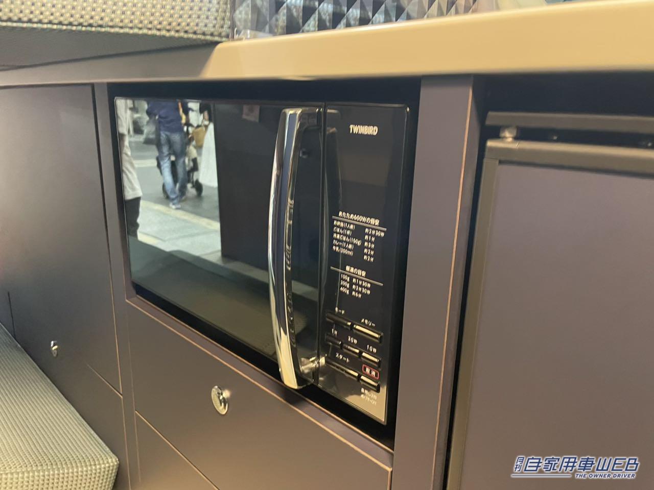 |驚愕!ただの「ハイエース」じゃない。もはや移動式の部屋。クルマの中とは思えない”リビングの完成度”は大人の余暇にふさわしい。