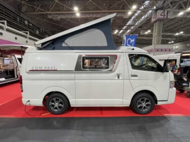 ボックスシートもベッドも常設だから使いやすくて最高だ! トヨタ ハイエースがベースのキャンパー