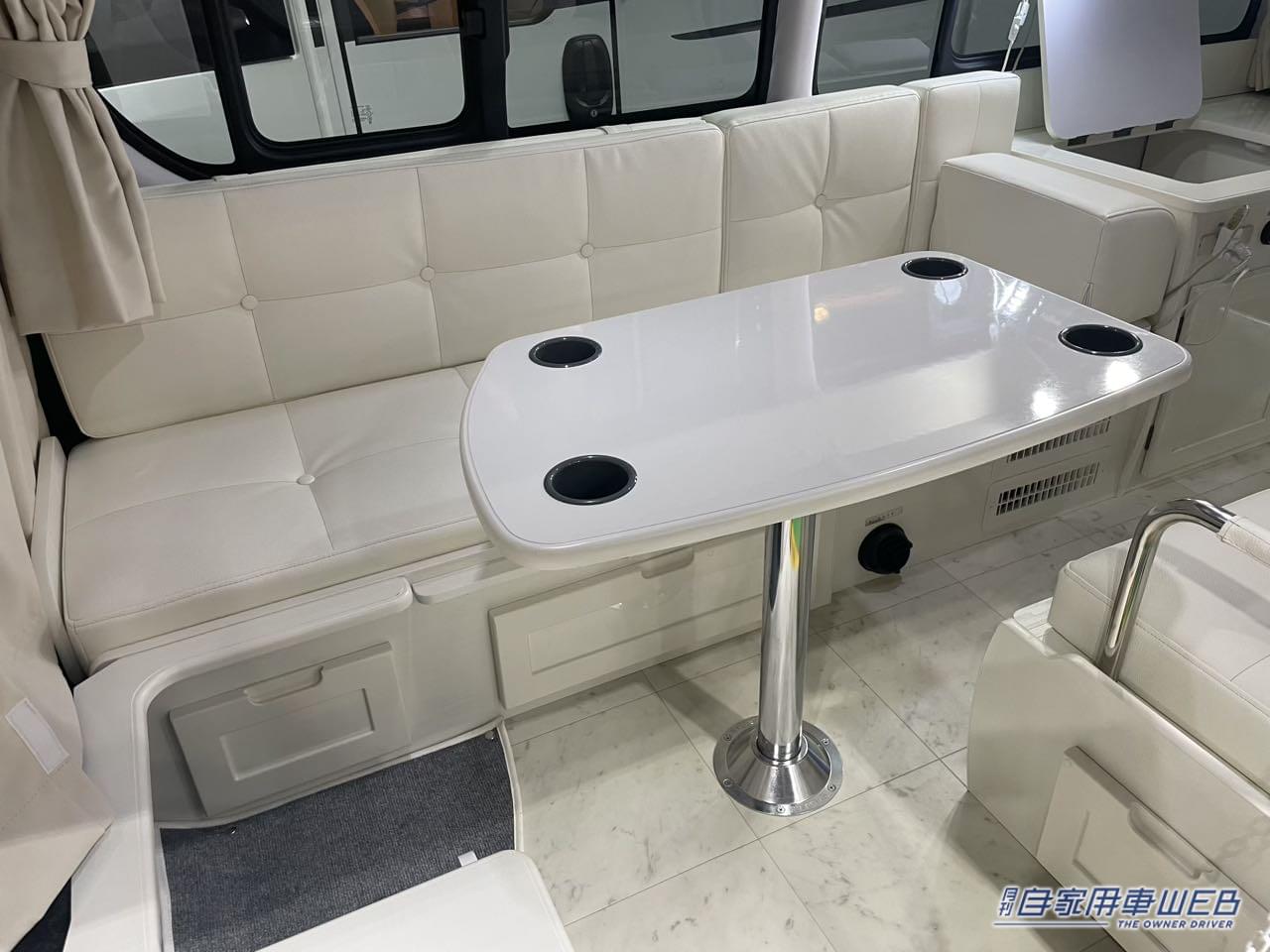 |インテリアを白で統一した真っ白な車内! トヨタ ハイエースがベースのキャンパー