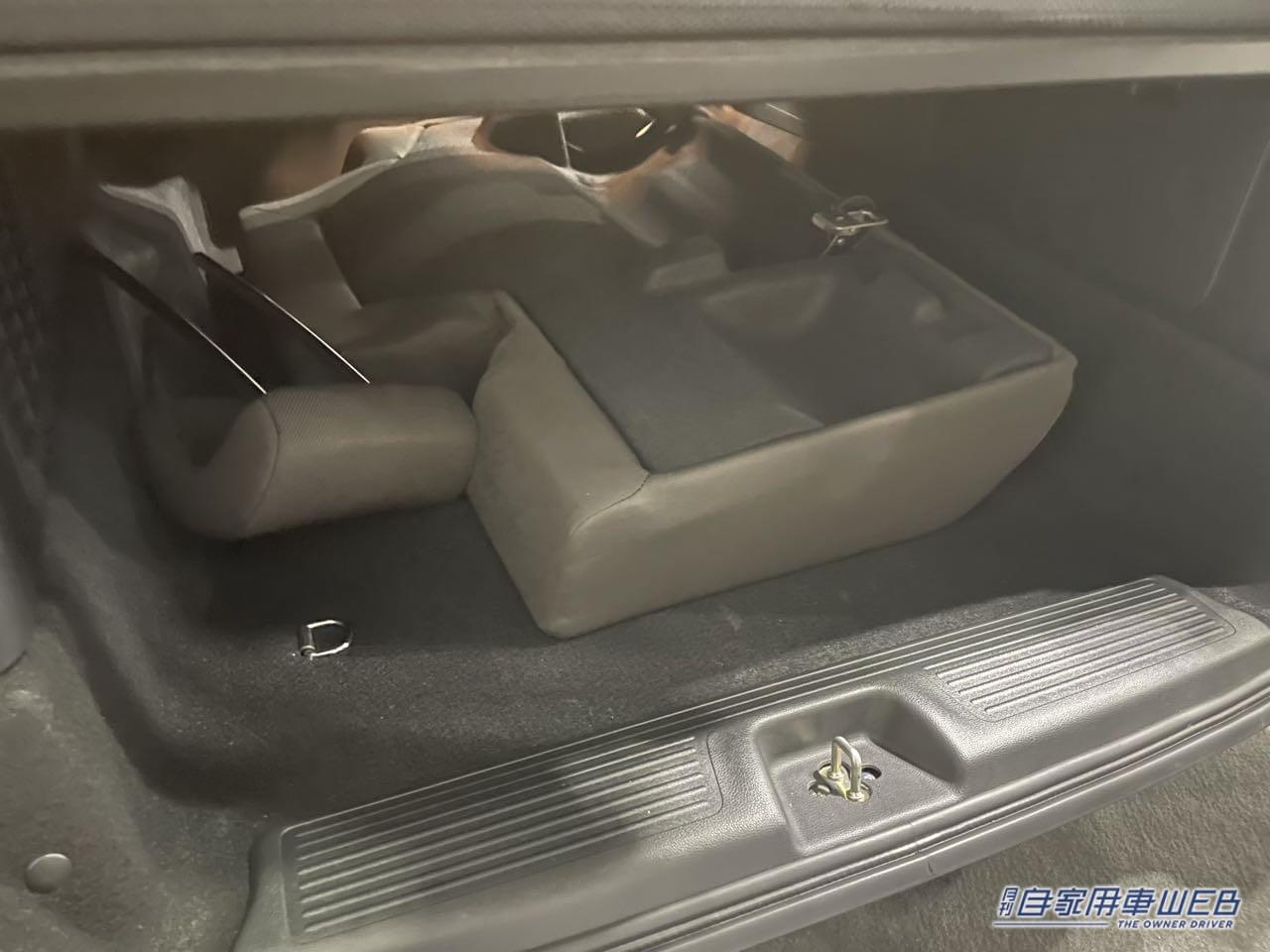 |街乗りにもベスト「ホンダ・フリード+」にベッドもダイニングも!?  もはやクルマが“家になる”という驚きのキャンピングカー。