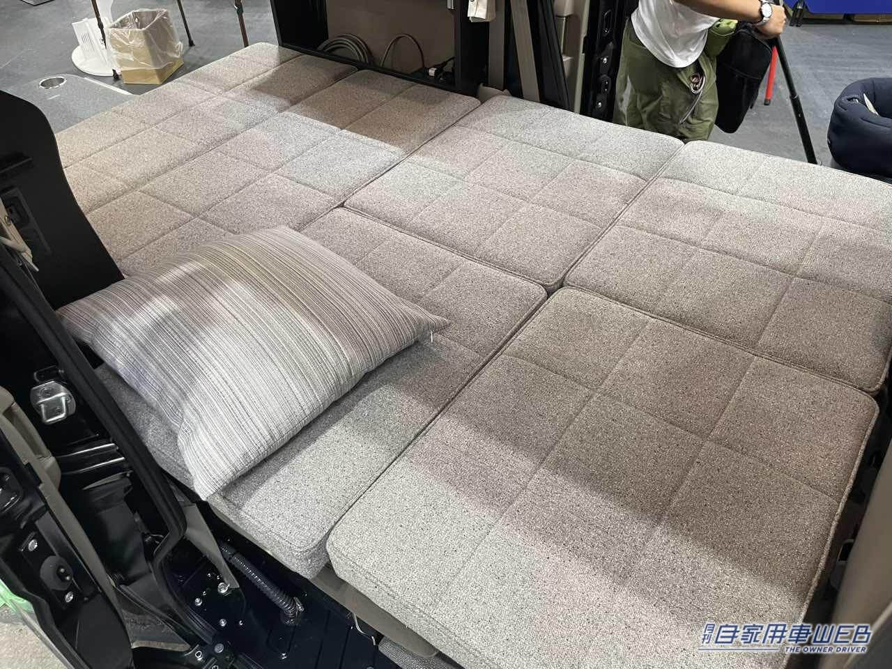 |間接照明がオシャレなシンプル空間! スズキ エブリイがベースのキャンパー