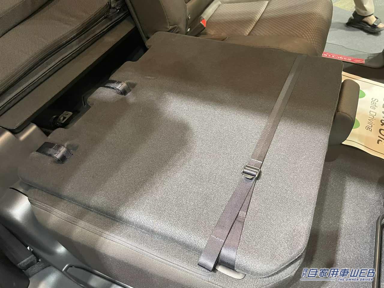 |街乗りにもベスト「ホンダ・フリード+」にベッドもダイニングも!?  もはやクルマが“家になる”という驚きのキャンピングカー。