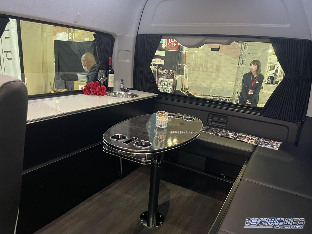 |車内は高級感あふれるVIPルームのよう! トヨタ ハイエースがベースのキャンパー