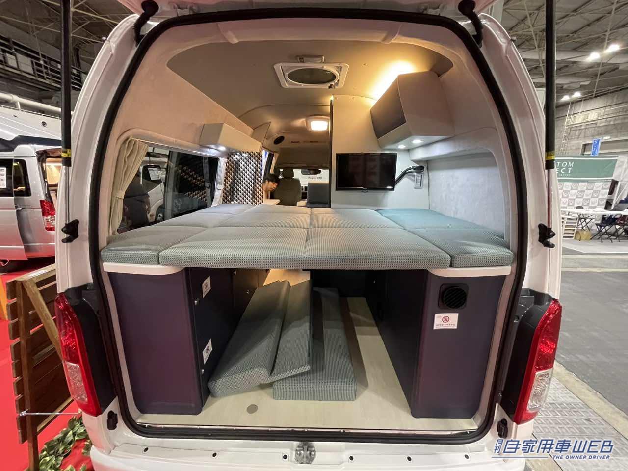 |驚愕!ただの「ハイエース」じゃない。もはや移動式の部屋。クルマの中とは思えない”リビングの完成度”は大人の余暇にふさわしい。